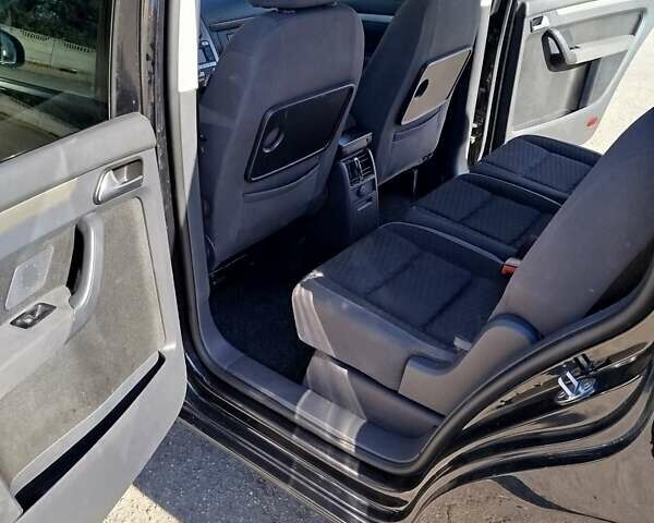 Черный Фольксваген Туран, объемом двигателя 1.98 л и пробегом 290 тыс. км за 5550 $, фото 9 на Automoto.ua