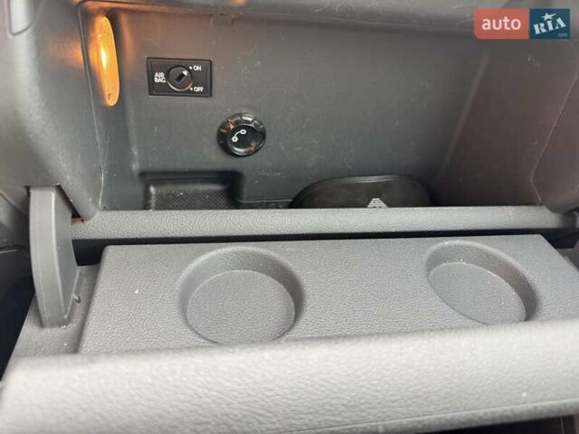 Чорний Фольксваген Туран, об'ємом двигуна 1.97 л та пробігом 313 тис. км за 7500 $, фото 34 на Automoto.ua