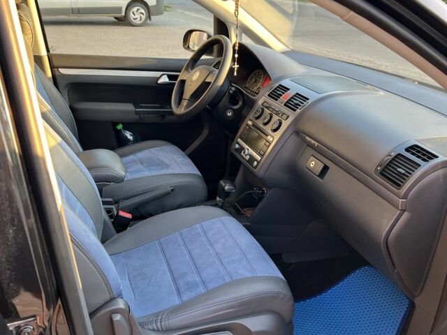 Черный Фольксваген Туран, объемом двигателя 1.4 л и пробегом 271 тыс. км за 5000 $, фото 5 на Automoto.ua