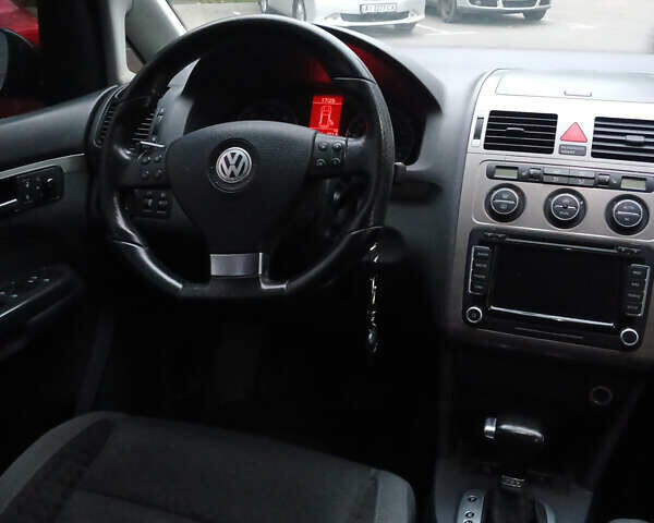 Черный Фольксваген Туран, объемом двигателя 1.97 л и пробегом 163 тыс. км за 7800 $, фото 4 на Automoto.ua