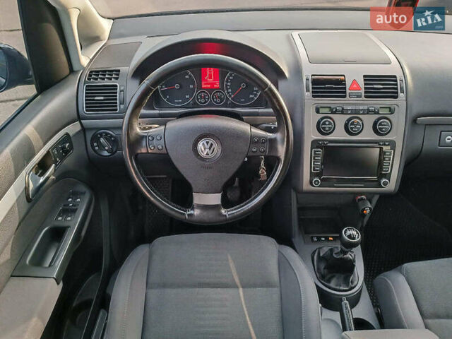 Черный Фольксваген Туран, объемом двигателя 2 л и пробегом 260 тыс. км за 9390 $, фото 16 на Automoto.ua