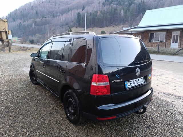 Черный Фольксваген Туран, объемом двигателя 2 л и пробегом 320 тыс. км за 6800 $, фото 3 на Automoto.ua