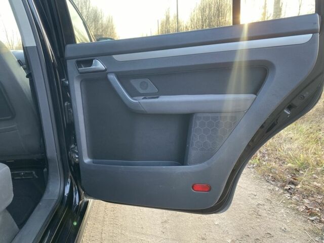 Чорний Фольксваген Туран, об'ємом двигуна 1.9 л та пробігом 367 тис. км за 3400 $, фото 10 на Automoto.ua