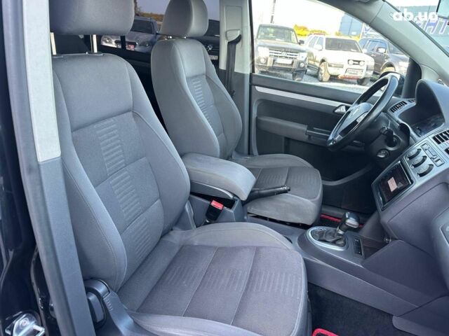 Черный Фольксваген Туран, объемом двигателя 2 л и пробегом 260 тыс. км за 7890 $, фото 29 на Automoto.ua