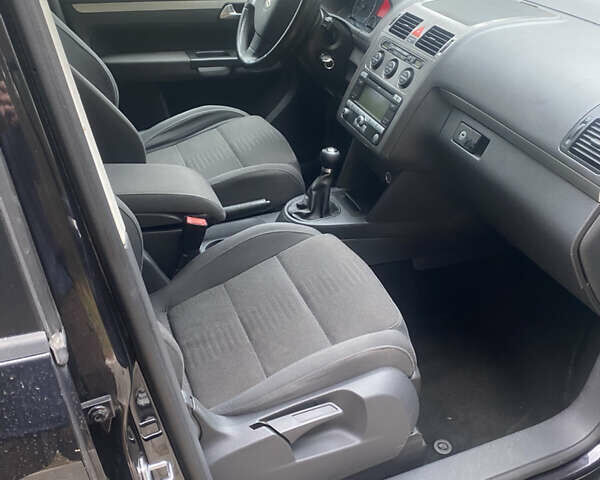 Чорний Фольксваген Туран, об'ємом двигуна 1.39 л та пробігом 187 тис. км за 6500 $, фото 21 на Automoto.ua