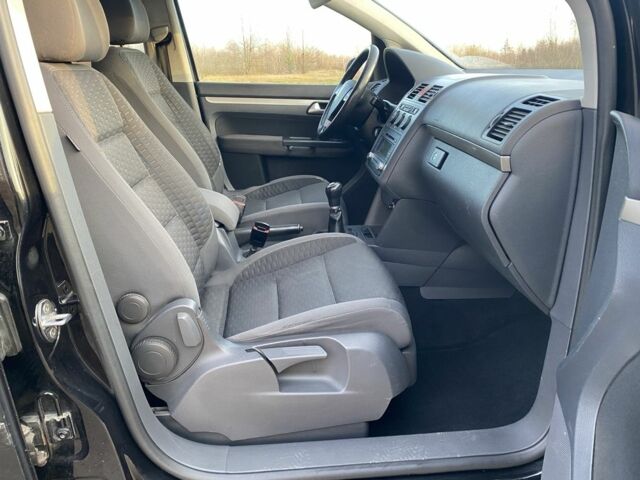 Чорний Фольксваген Туран, об'ємом двигуна 1.9 л та пробігом 367 тис. км за 3400 $, фото 11 на Automoto.ua