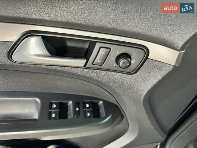 Чорний Фольксваген Туран, об'ємом двигуна 1.97 л та пробігом 313 тис. км за 7500 $, фото 11 на Automoto.ua