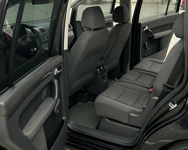 Чорний Фольксваген Туран, об'ємом двигуна 1.9 л та пробігом 124 тис. км за 8700 $, фото 25 на Automoto.ua