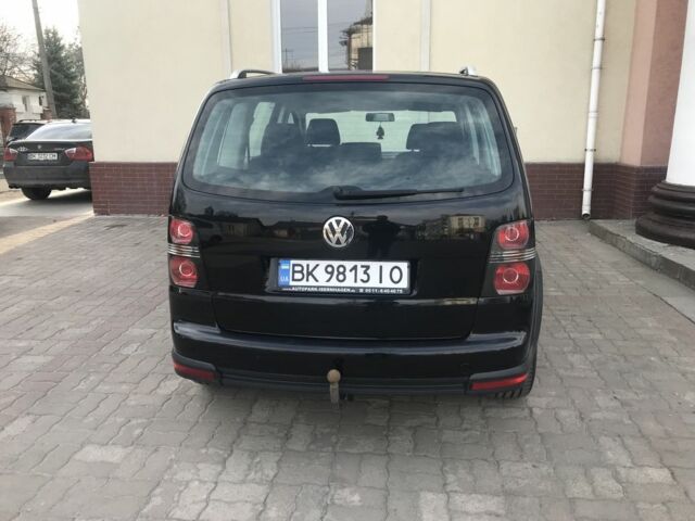 Черный Фольксваген Туран, объемом двигателя 1.4 л и пробегом 260 тыс. км за 6500 $, фото 2 на Automoto.ua