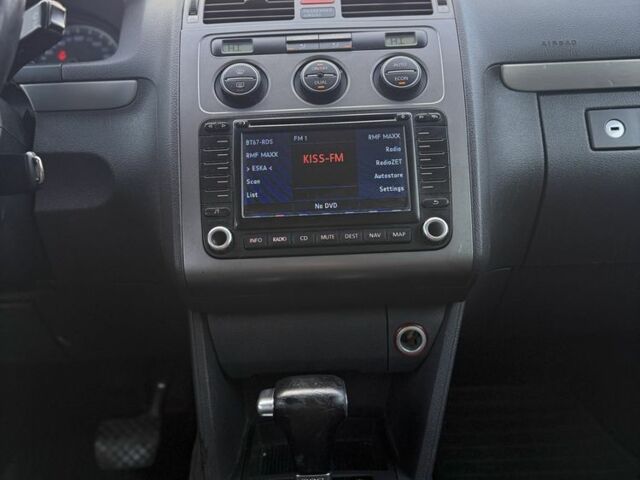 Черный Фольксваген Туран, объемом двигателя 2 л и пробегом 300 тыс. км за 3300 $, фото 7 на Automoto.ua