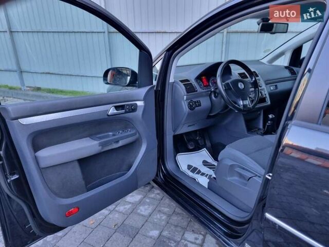 Черный Фольксваген Туран, объемом двигателя 1.4 л и пробегом 193 тыс. км за 7300 $, фото 1 на Automoto.ua