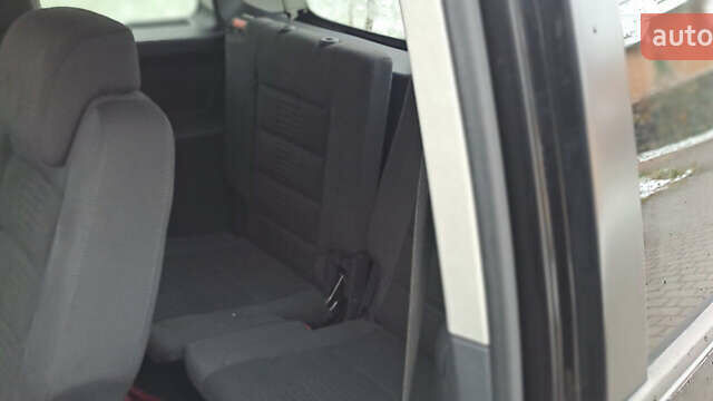 Черный Фольксваген Туран, объемом двигателя 1.4 л и пробегом 193 тыс. км за 6950 $, фото 27 на Automoto.ua