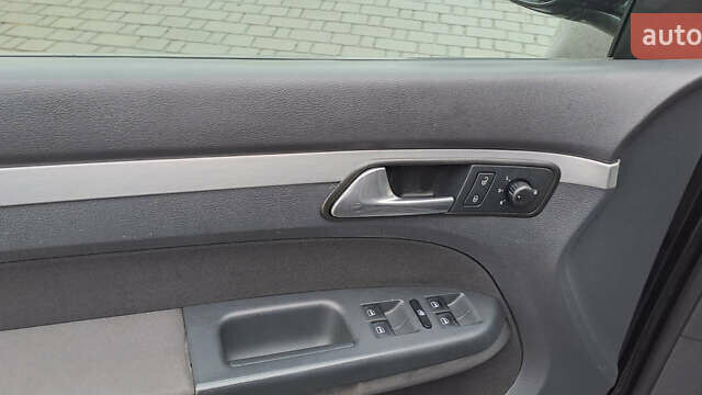 Черный Фольксваген Туран, объемом двигателя 1.4 л и пробегом 193 тыс. км за 6950 $, фото 30 на Automoto.ua