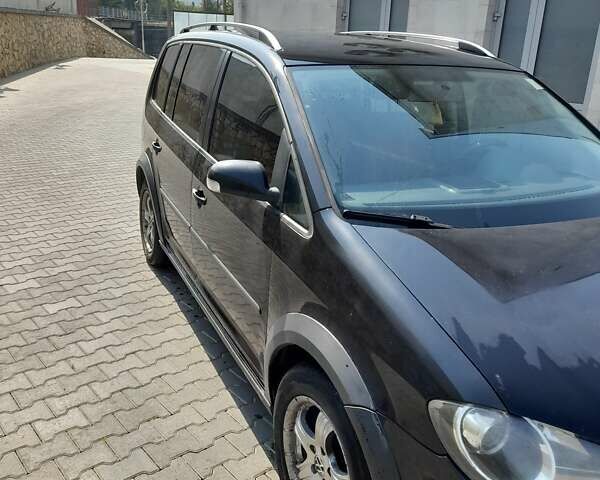 Черный Фольксваген Туран, объемом двигателя 1.4 л и пробегом 300 тыс. км за 7100 $, фото 11 на Automoto.ua