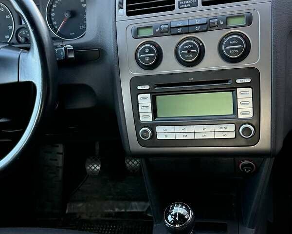 Чорний Фольксваген Туран, об'ємом двигуна 1.6 л та пробігом 178 тис. км за 7950 $, фото 31 на Automoto.ua