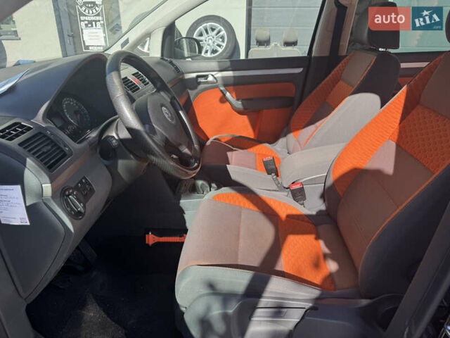 Черный Фольксваген Туран, объемом двигателя 1.4 л и пробегом 278 тыс. км за 6700 $, фото 15 на Automoto.ua