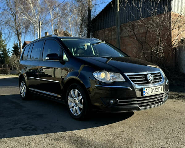 Черный Фольксваген Туран, объемом двигателя 1.4 л и пробегом 217 тыс. км за 8300 $, фото 1 на Automoto.ua