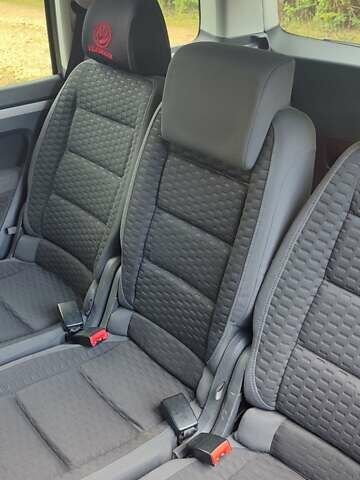 Черный Фольксваген Туран, объемом двигателя 1.97 л и пробегом 318 тыс. км за 6000 $, фото 38 на Automoto.ua