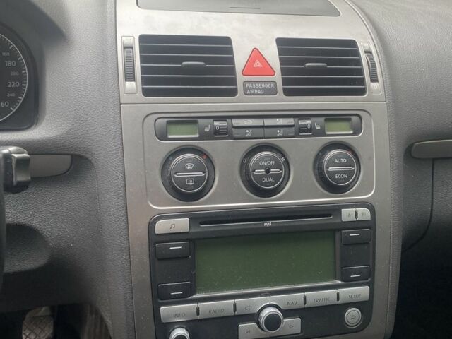 Чорний Фольксваген Туран, об'ємом двигуна 1.4 л та пробігом 178 тис. км за 6300 $, фото 5 на Automoto.ua