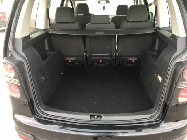 Черный Фольксваген Туран, объемом двигателя 1.4 л и пробегом 260 тыс. км за 6500 $, фото 5 на Automoto.ua