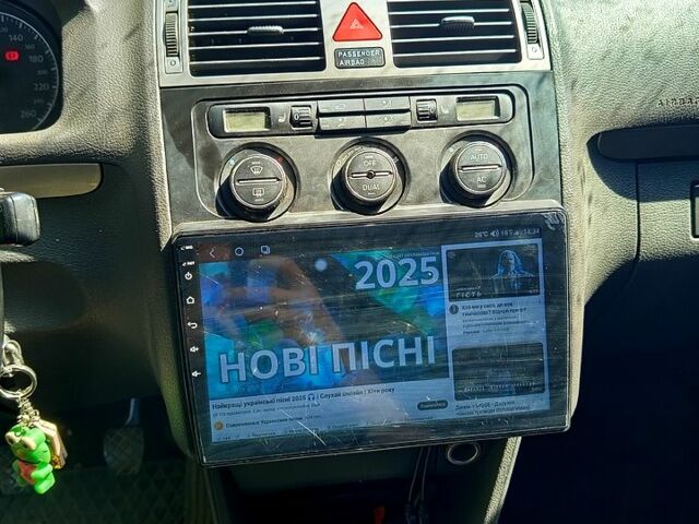 Черный Фольксваген Туран, объемом двигателя 2 л и пробегом 350 тыс. км за 7000 $, фото 2 на Automoto.ua