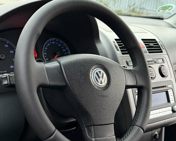 Чорний Фольксваген Туран, об'ємом двигуна 1.6 л та пробігом 201 тис. км за 7350 $, фото 33 на Automoto.ua