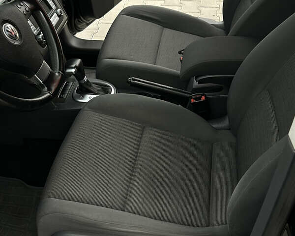 Чорний Фольксваген Туран, об'ємом двигуна 1.9 л та пробігом 124 тис. км за 8700 $, фото 16 на Automoto.ua