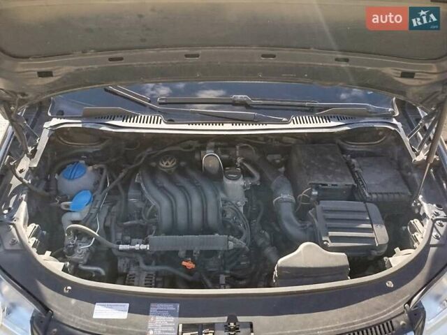 Черный Фольксваген Туран, объемом двигателя 1.98 л и пробегом 290 тыс. км за 5550 $, фото 7 на Automoto.ua