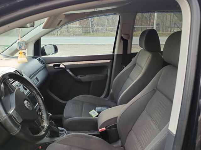 Черный Фольксваген Туран, объемом двигателя 2 л и пробегом 320 тыс. км за 6800 $, фото 11 на Automoto.ua