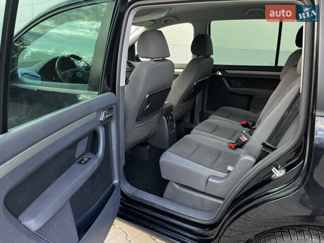 Черный Фольксваген Туран, объемом двигателя 1.39 л и пробегом 250 тыс. км за 6000 $, фото 8 на Automoto.ua