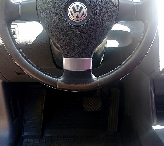 Черный Фольксваген Туран, объемом двигателя 1.4 л и пробегом 233 тыс. км за 6800 $, фото 7 на Automoto.ua