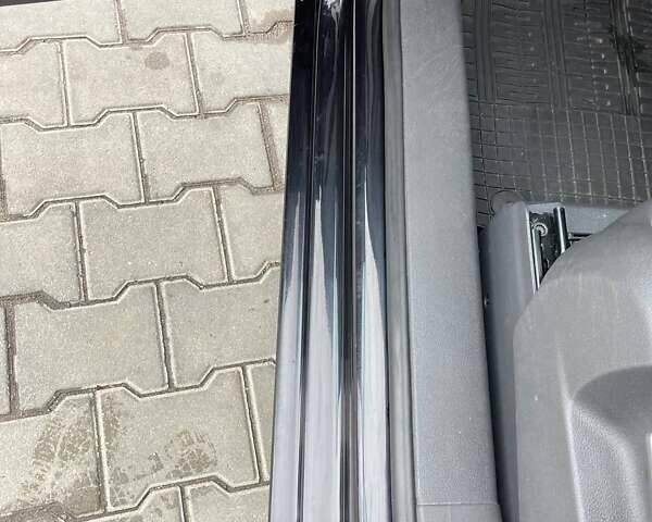 Черный Фольксваген Туран, объемом двигателя 1.4 л и пробегом 195 тыс. км за 6999 $, фото 69 на Automoto.ua