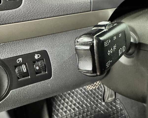 Чорний Фольксваген Туран, об'ємом двигуна 1.97 л та пробігом 313 тис. км за 7500 $, фото 18 на Automoto.ua