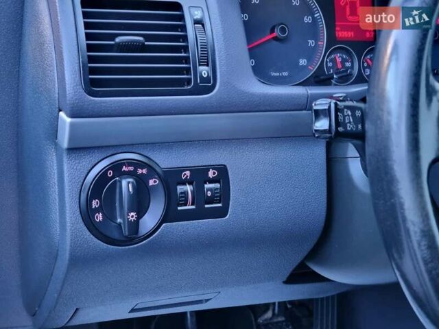 Черный Фольксваген Туран, объемом двигателя 1.4 л и пробегом 193 тыс. км за 7300 $, фото 9 на Automoto.ua