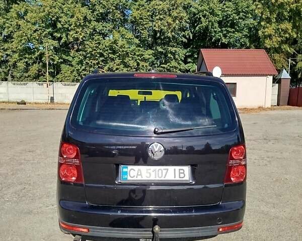 Черный Фольксваген Туран, объемом двигателя 1.98 л и пробегом 290 тыс. км за 5550 $, фото 5 на Automoto.ua