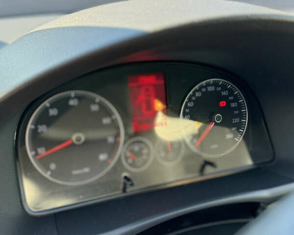 Черный Фольксваген Туран, объемом двигателя 1.4 л и пробегом 217 тыс. км за 8300 $, фото 7 на Automoto.ua