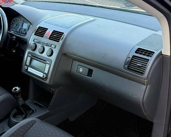 Чорний Фольксваген Туран, об'ємом двигуна 1.6 л та пробігом 178 тис. км за 7950 $, фото 32 на Automoto.ua