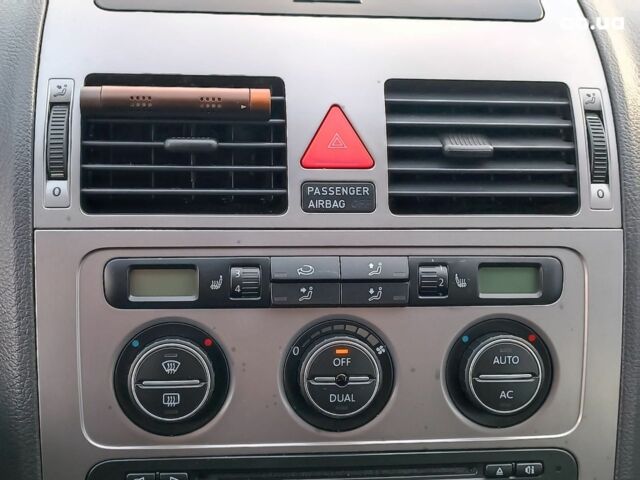 Чорний Фольксваген Туран, об'ємом двигуна 2 л та пробігом 260 тис. км за 9390 $, фото 28 на Automoto.ua