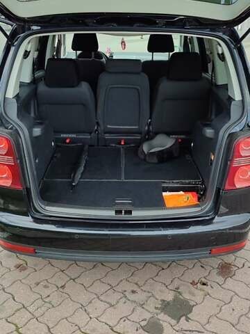 Черный Фольксваген Туран, объемом двигателя 1.97 л и пробегом 318 тыс. км за 6000 $, фото 22 на Automoto.ua