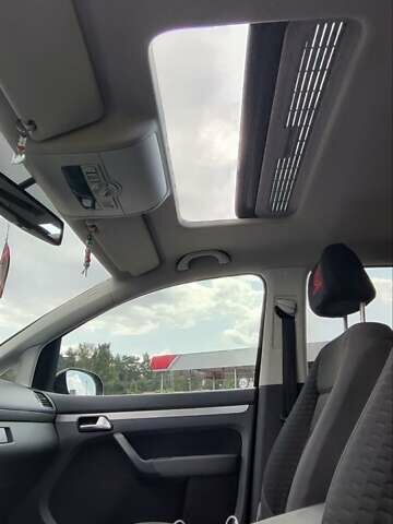 Черный Фольксваген Туран, объемом двигателя 1.97 л и пробегом 318 тыс. км за 6000 $, фото 4 на Automoto.ua