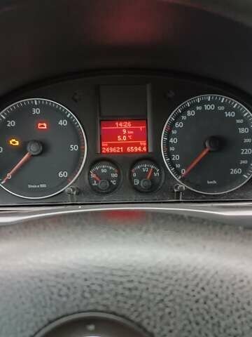 Черный Фольксваген Туран, объемом двигателя 2 л и пробегом 249 тыс. км за 8400 $, фото 12 на Automoto.ua