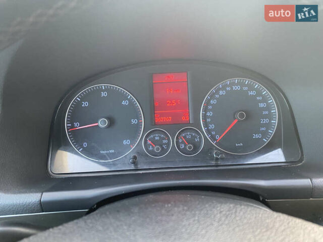 Черный Фольксваген Туран, объемом двигателя 1.9 л и пробегом 367 тыс. км за 3400 $, фото 15 на Automoto.ua
