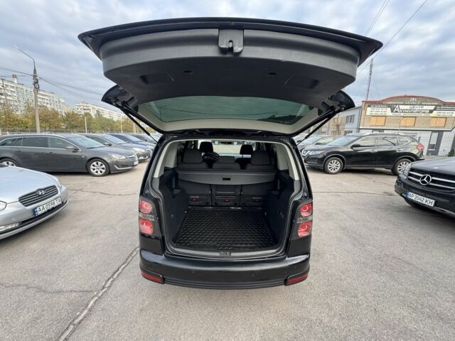 Черный Фольксваген Туран, объемом двигателя 1.9 л и пробегом 278 тыс. км за 7100 $, фото 20 на Automoto.ua