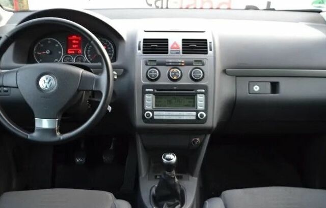 Черный Фольксваген Туран, объемом двигателя 2 л и пробегом 216 тыс. км за 5399 $, фото 12 на Automoto.ua