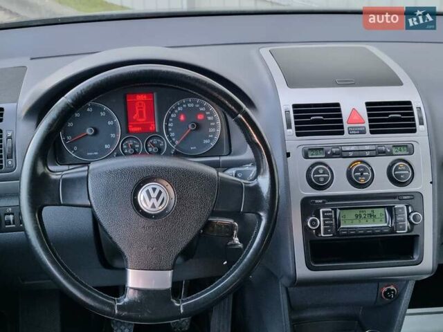 Черный Фольксваген Туран, объемом двигателя 1.4 л и пробегом 193 тыс. км за 7300 $, фото 7 на Automoto.ua