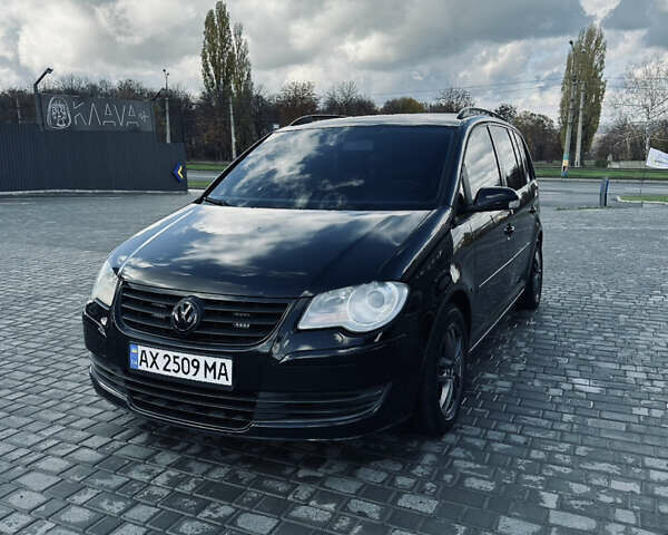 Черный Фольксваген Туран, объемом двигателя 1.39 л и пробегом 242 тыс. км за 7500 $, фото 3 на Automoto.ua