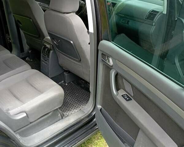 Черный Фольксваген Туран, объемом двигателя 2 л и пробегом 240 тыс. км за 5000 $, фото 5 на Automoto.ua