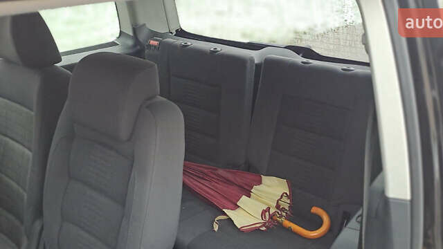 Черный Фольксваген Туран, объемом двигателя 1.4 л и пробегом 193 тыс. км за 6950 $, фото 28 на Automoto.ua