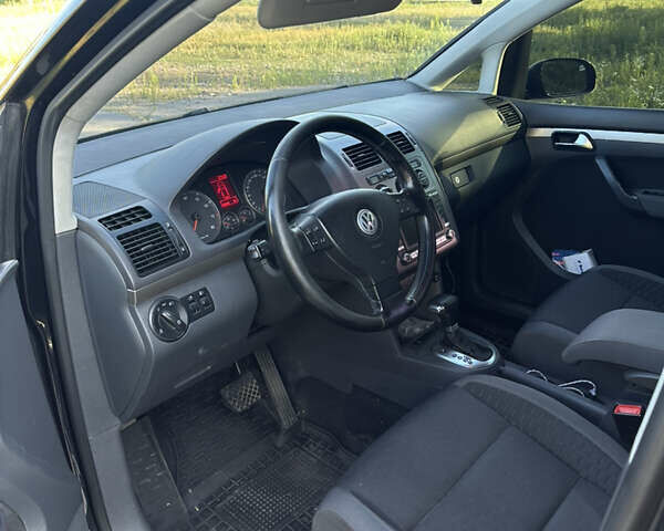 Черный Фольксваген Туран, объемом двигателя 1.39 л и пробегом 242 тыс. км за 7500 $, фото 10 на Automoto.ua