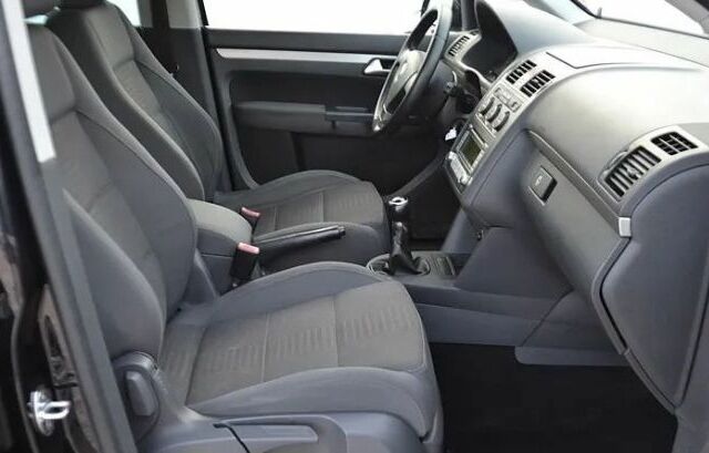 Черный Фольксваген Туран, объемом двигателя 2 л и пробегом 216 тыс. км за 5399 $, фото 13 на Automoto.ua